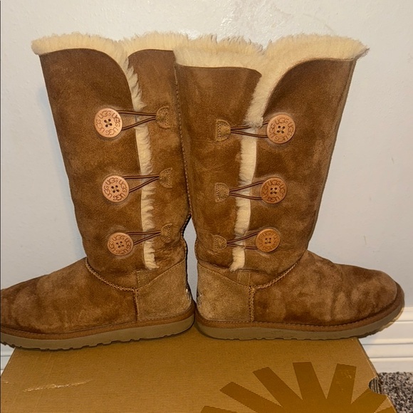 Women’s UGG boots - Picture 1 of 5